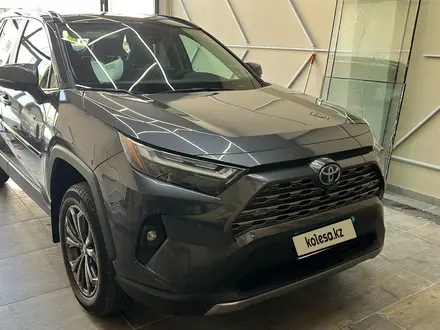 Toyota RAV4 2023 года за 25 000 000 тг. в Актау