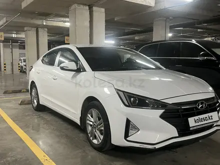 Hyundai Elantra 2020 года за 7 800 000 тг. в Астана – фото 2