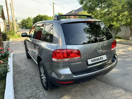 Volkswagen Touareg 2004 года за 5 500 000 тг. в Алматы – фото 6