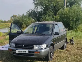 Mitsubishi Space Runner, 1993