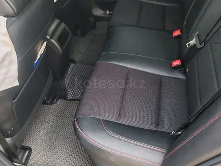 Toyota Camry 2017 года за 6 500 000 тг. в Атырау – фото 13