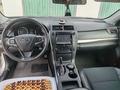 Toyota Camry 2017 года за 6 500 000 тг. в Атырау – фото 14