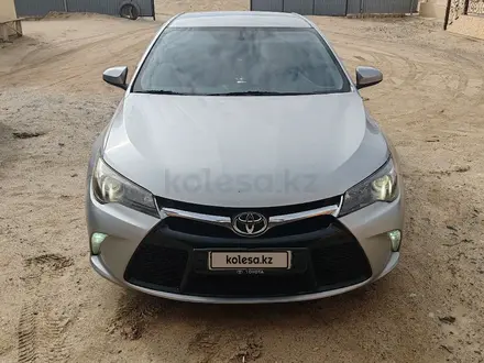 Toyota Camry 2017 года за 6 500 000 тг. в Атырау