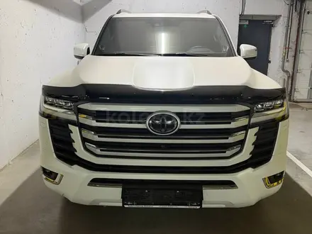 Toyota Land Cruiser 2023 года за 58 000 000 тг. в Астана