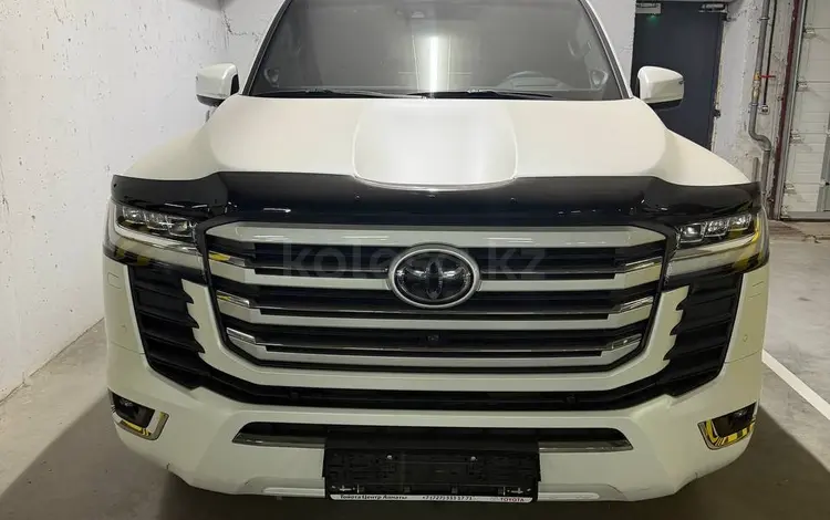 Toyota Land Cruiser 2023 года за 58 000 000 тг. в Астана
