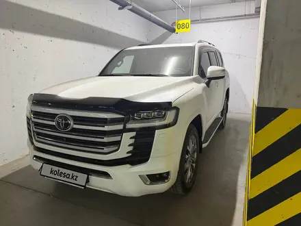 Toyota Land Cruiser 2023 года за 58 000 000 тг. в Астана – фото 2