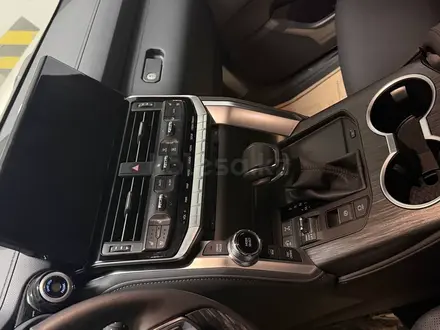 Toyota Land Cruiser 2023 года за 58 000 000 тг. в Астана – фото 13