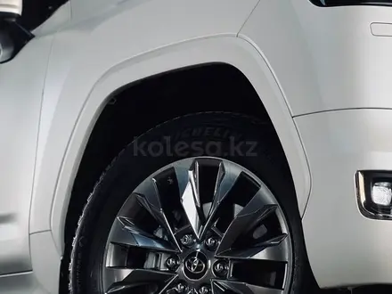 Toyota Land Cruiser 2023 года за 58 000 000 тг. в Астана – фото 17