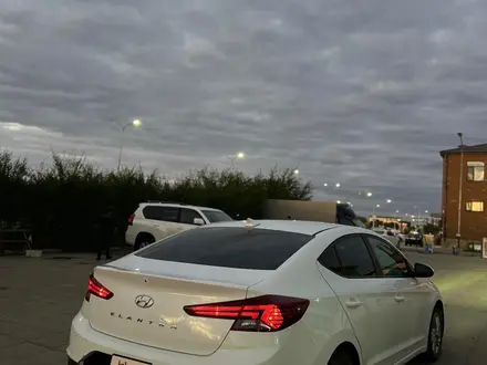 Hyundai Elantra 2018 года за 4 750 000 тг. в Актобе – фото 3