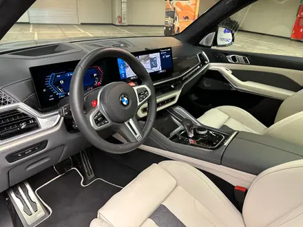 BMW X5 M 2023 года за 103 000 000 тг. в Алматы – фото 16