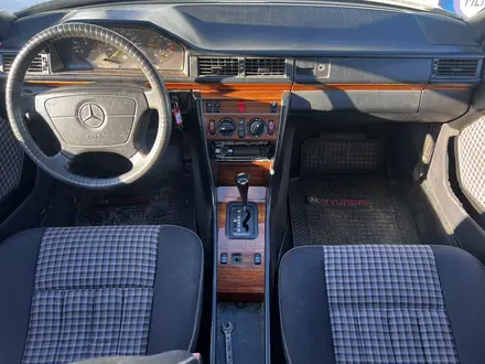 Mercedes-Benz E 220 1994 года за 2 600 000 тг. в Тараз – фото 8