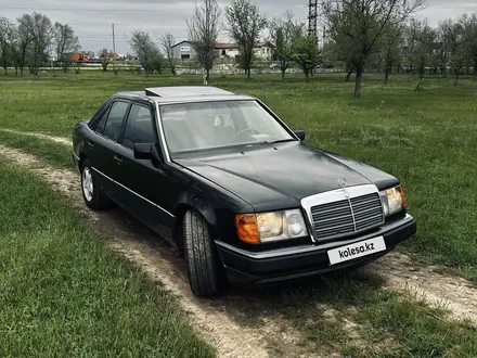 Mercedes-Benz E 260 1990 года за 2 000 000 тг. в Алматы