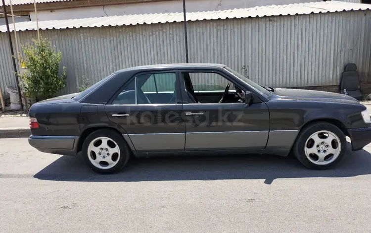 Mercedes-Benz E 220 1994 года за 1 700 000 тг. в Шымкент