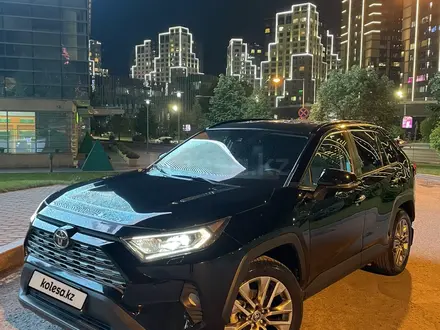Toyota RAV4 2019 года за 11 550 000 тг. в Алматы – фото 2