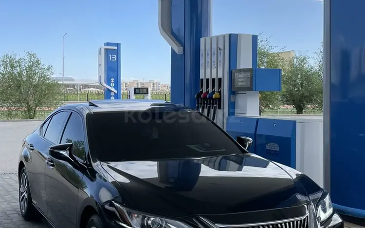 Lexus ES 300h 2019 годаүшін19 900 000 тг. в Алматы