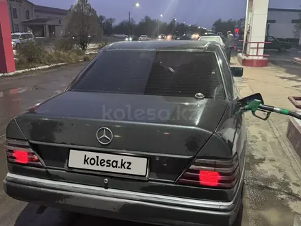 Mercedes-Benz E 200 1990 года за 1 400 000 тг. в Астана – фото 4