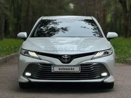 Toyota Camry 2019 года за 14 900 000 тг. в Алматы