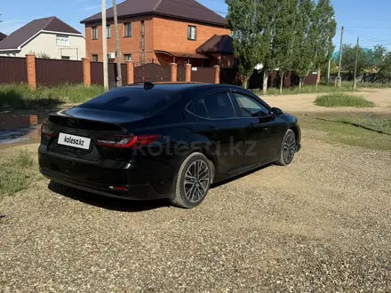 Toyota Camry 2024 года за 21 500 000 тг. в Актобе – фото 3