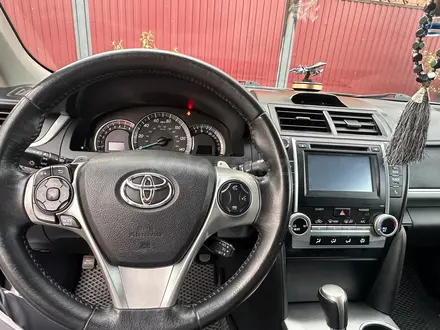 Toyota Camry 2014 года за 6 000 000 тг. в Актобе – фото 6