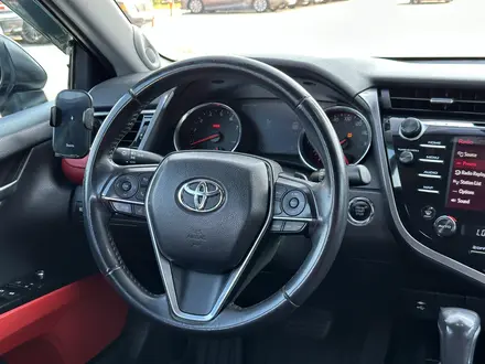 Toyota Camry 2018 года за 15 500 000 тг. в Алматы – фото 22