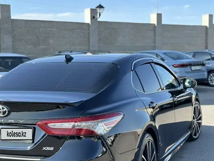 Toyota Camry 2018 года за 15 500 000 тг. в Алматы – фото 9