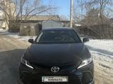 Toyota Camry 2023 года за 16 200 000 тг. в Уральск