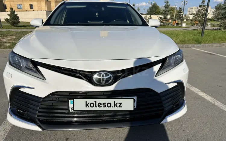 Toyota Camry 2023 года за 15 400 000 тг. в Семей