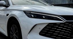 BYD Qin L DM-i 2025 года за 10 290 000 тг. в Астана – фото 2
