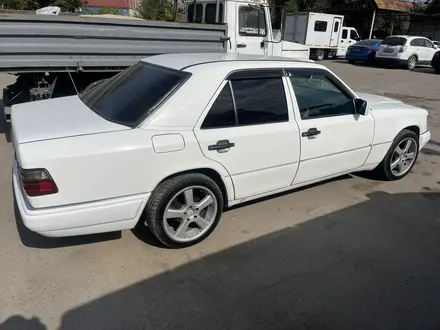 Mercedes-Benz E 300 1994 года за 1 800 000 тг. в Алматы – фото 2