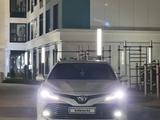 Toyota Camry 2019 года за 12 000 000 тг. в Актобе – фото 2