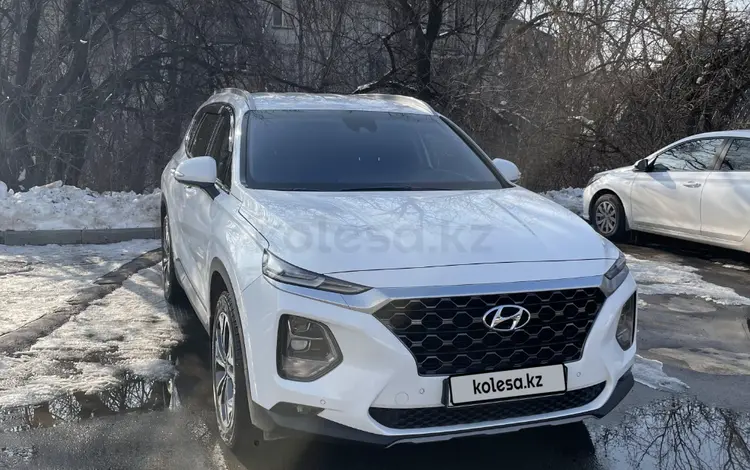 Hyundai Santa Fe 2019 года за 13 850 000 тг. в Алматы