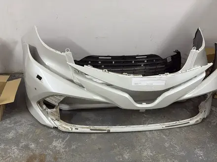 Бампер передний Toyota Camry, Б/У за 37 006 тг. в Актобе