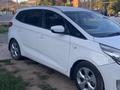 Kia Carens 2014 года за 6 000 000 тг. в Уральск – фото 2