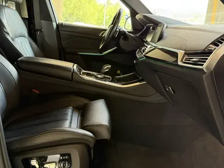 BMW X5 2019 года за 29 500 000 тг. в Алматы – фото 16