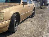 Mercedes-Benz E 230 1987 годаfor800 000 тг. в Тараз – фото 4