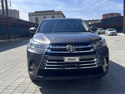 Toyota Highlander 2016 года за 11 000 000 тг. в Актобе – фото 2