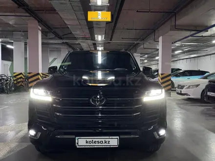 Toyota Land Cruiser 2025 года за 68 000 000 тг. в Астана