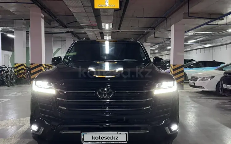 Toyota Land Cruiser 2025 года за 68 000 000 тг. в Астана