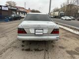 Mercedes-Benz E 200 1994 годаfor1 250 000 тг. в Караганда – фото 2