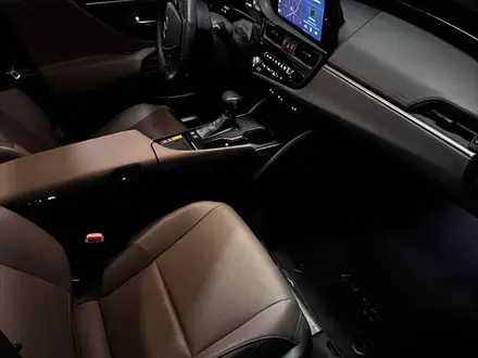 Lexus ES 250 2023 года за 24 000 000 тг. в Астана – фото 9