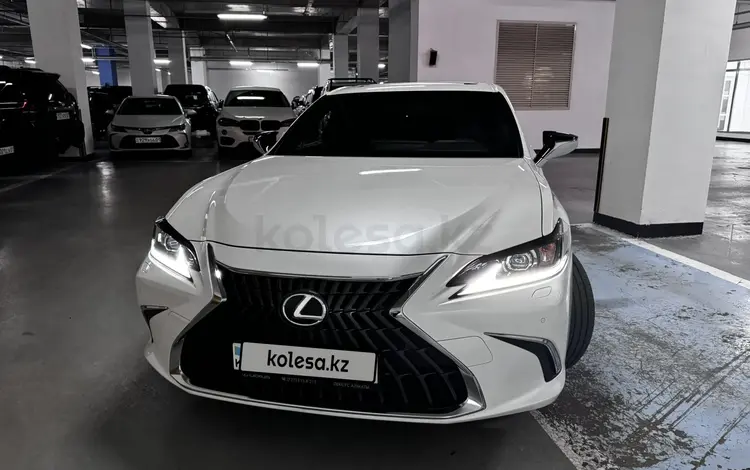 Lexus ES 250 2023 года за 24 000 000 тг. в Астана