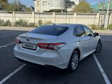 Toyota Camry 2021 года за 13 000 000 тг. в Шымкент – фото 3