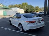 Toyota Camry 2021 года за 13 000 000 тг. в Шымкент – фото 4