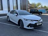 Toyota Camry 2021 года за 13 000 000 тг. в Шымкент – фото 2