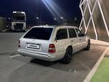 Mercedes-Benz E 220 1994 года за 2 300 000 тг. в Шымкент – фото 4