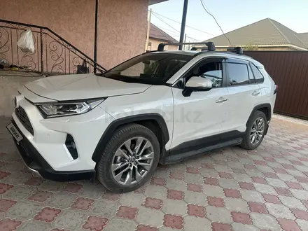 Toyota RAV4 2021 года за 23 000 000 тг. в Алматы