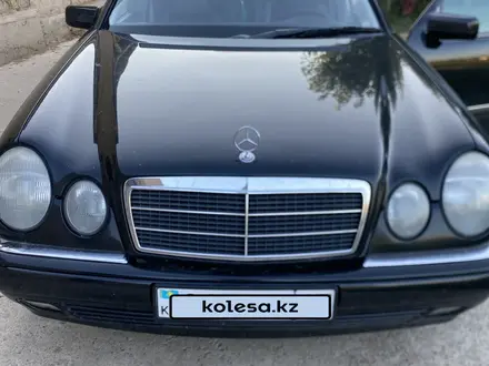 Mercedes-Benz E 240 1998 года за 3 650 000 тг. в Шымкент