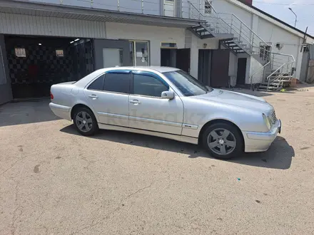 Mercedes-Benz E 320 1999 года за 4 000 000 тг. в Алматы – фото 16