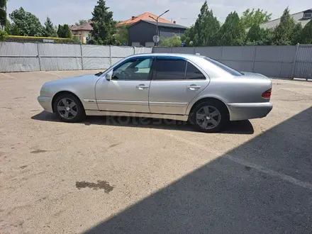 Mercedes-Benz E 320 1999 года за 4 000 000 тг. в Алматы – фото 17