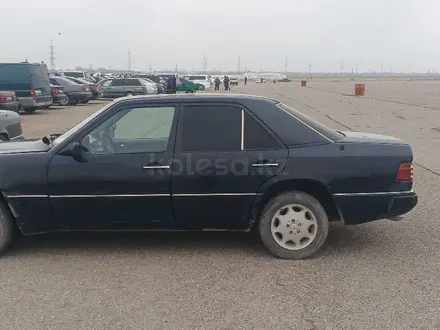 Mercedes-Benz E 220 1992 года за 1 100 000 тг. в Тараз – фото 7